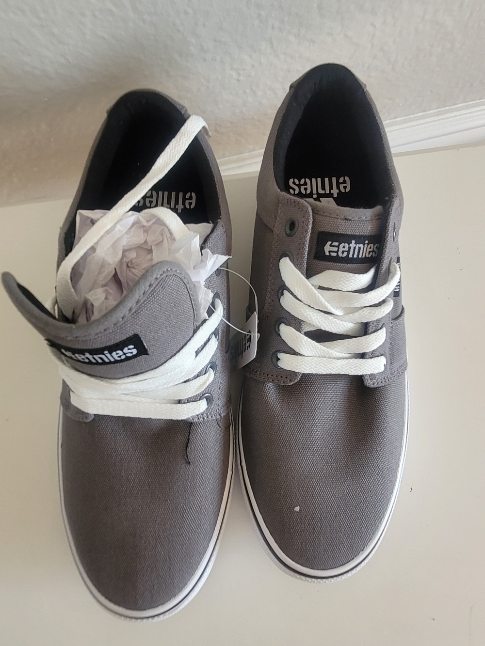 Etnies Men’s Grey Canvas Skate Shoes - Classic Low-Top